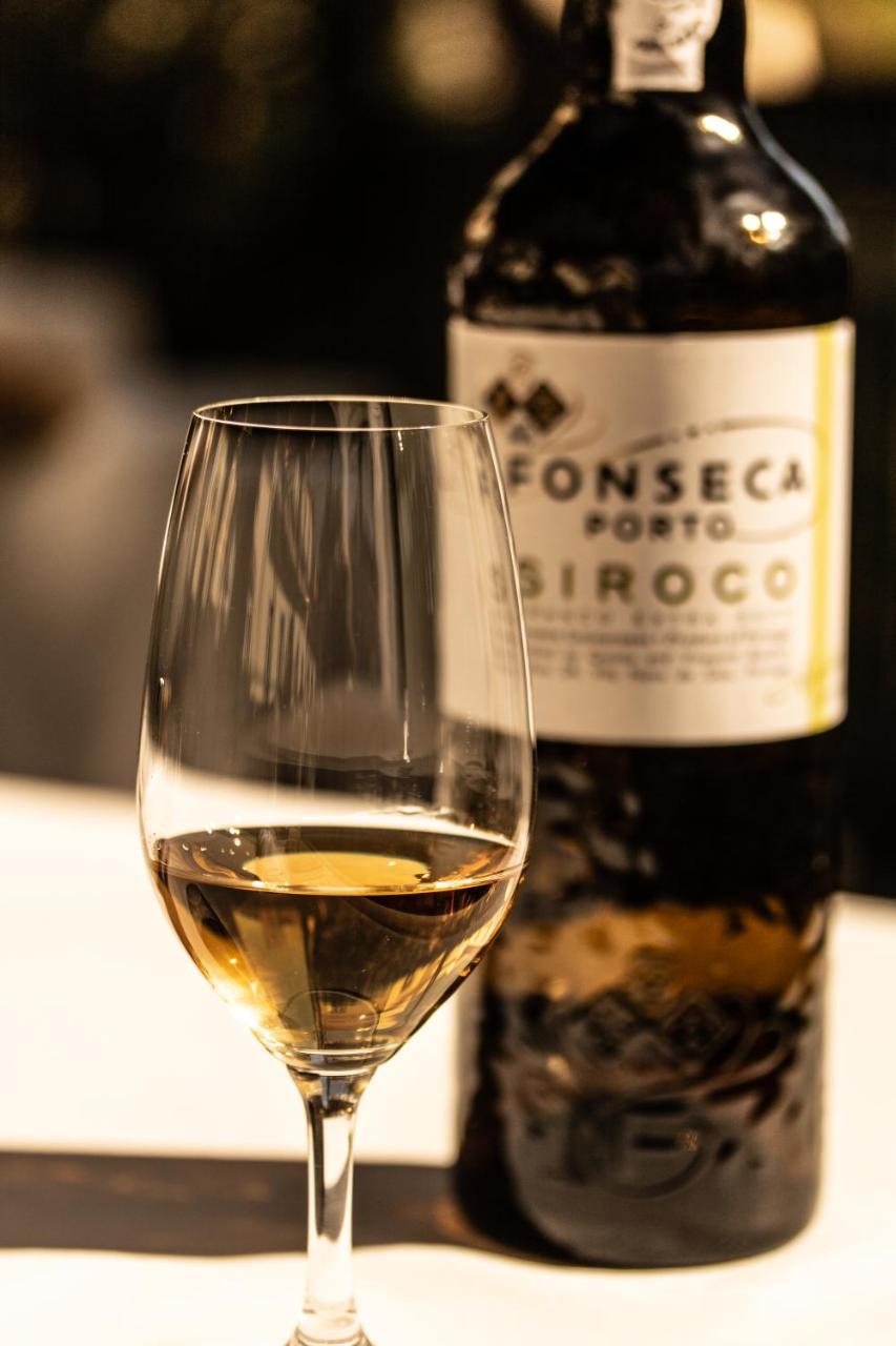 Hotel The Vintage House - Douro Pinhão Esterno foto A glass of white wine